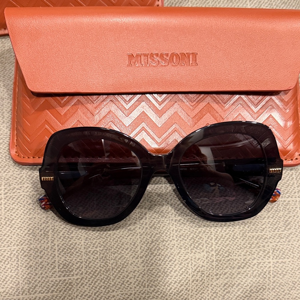 Missoni Black Sunglasses with Coral Case